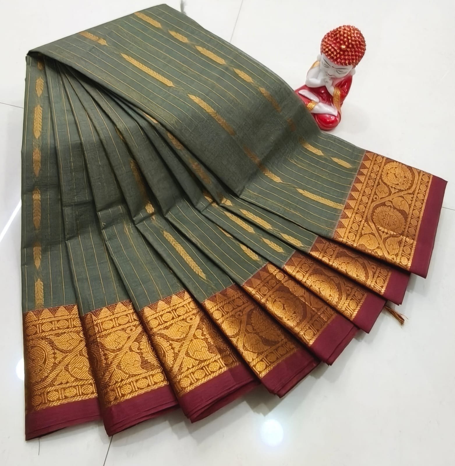 Heritage Grandeur: Pure Kanchi Cotton Vaira Oosi Saree with Rich Pallu